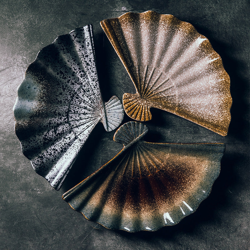 Elegante Porzellan-Teller in Fächerform