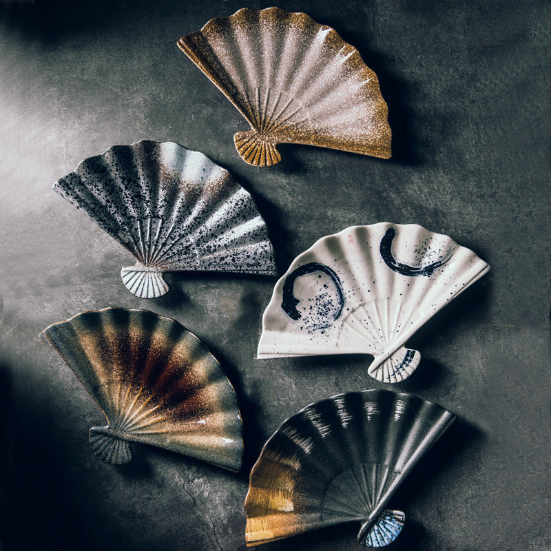 Elegante Porzellan-Teller in Fächerform