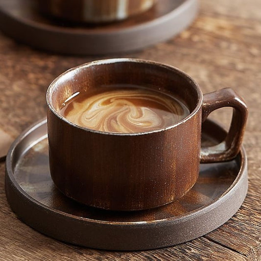 Japanische Keramiktasse im Retro-Stil